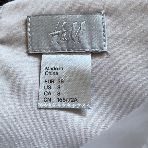 NWOT H&M lined lace skirt - Picture 6 of 6